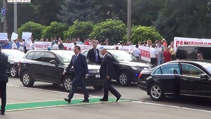 Акция протеста против визита в Кишинев Саакашвили