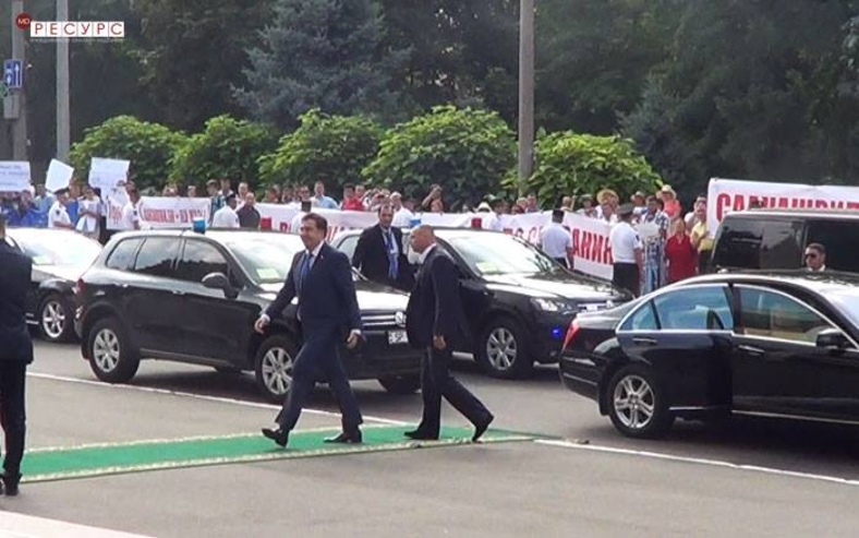 Акция протеста против визита в Кишинев Саакашвили