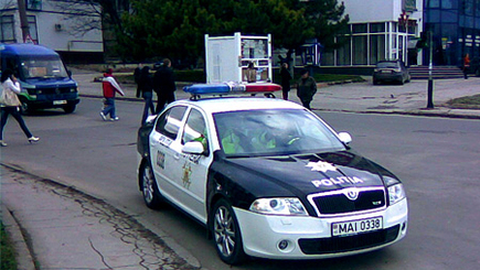 Автомобиль украинского посольства попал в аварию