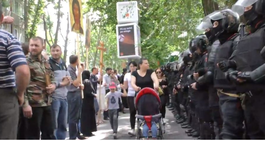 В Кишиневе прошел марш ЛГБТ -