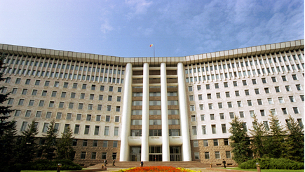 Обновленный парламент ждет депутатов