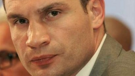 Кличко сравнялся по рейтингу с Януковичем