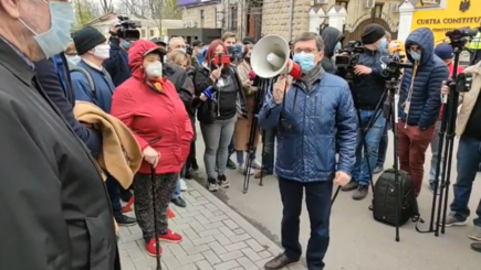 “Социалисты боятся только народного гнева”. Гросу отклонил предложение Додона и призвал граждан оставаться у здания КС