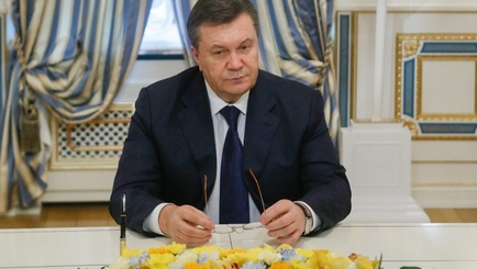 Янукович попросил власти РФ обеспечить ему 
