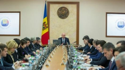 Премьер призвал коллег из правительства не комментировать заявлений главы государства