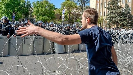 Протесты в Армении: полиция может применить оружие к митингующим