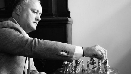 Цугцванг. Санду загнала Додона в западню