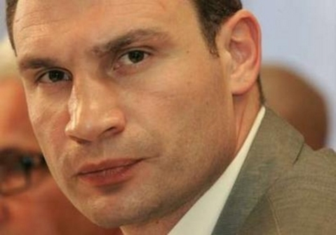 Кличко сравнялся по рейтингу с Януковичем