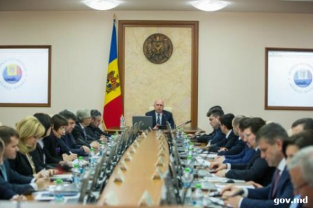 Премьер призвал коллег из правительства не комментировать заявлений главы государства