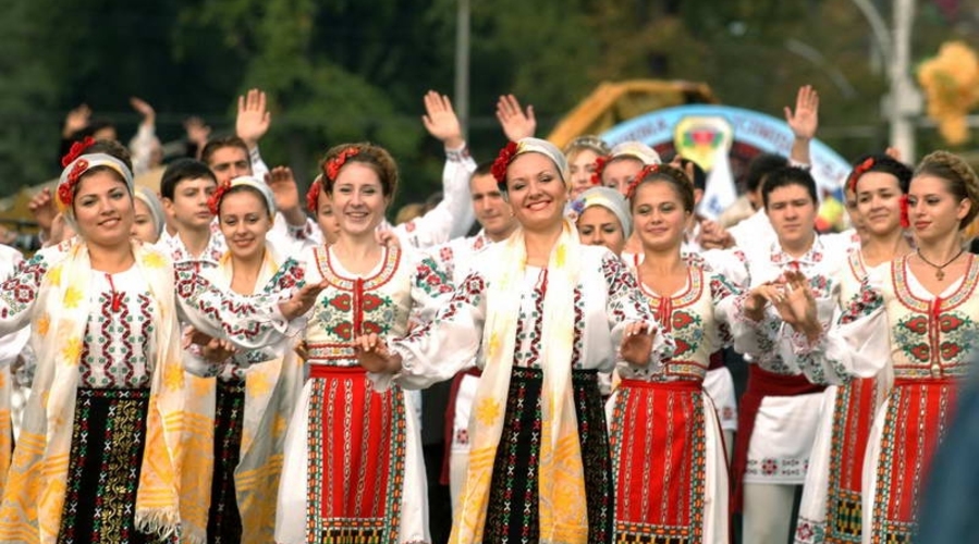 С праздником «Лимба ноастрэ», народ Молдавской ССР!