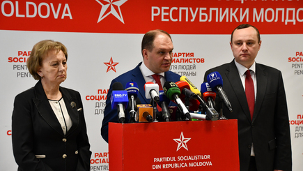 Майю Санду и Андрея Нэстасе пригласили в парламент обсудить официальный статус русского языка, избрание главы ПСРМ спикером и расширение полномочий Додона