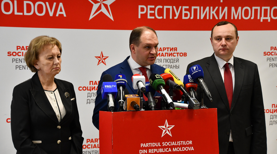 Майю Санду и Андрея Нэстасе пригласили в парламент обсудить официальный статус русского языка, избрание главы ПСРМ спикером и расширение полномочий Додона