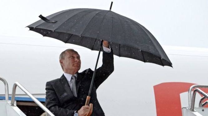 Вчера у Путина был очень низкий рейтинг, а сегодня очень высокий. Как так вышло?