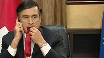 Саакашвили объяснил обстоятельства появления кадров с жеванием галстука