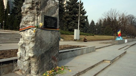 Либералы выставили круглосуточную охрану на Площади Великого Национального Собрания