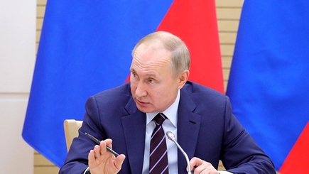 Путин потребовал от губернаторов, чтобы россияне рожали и любили власть