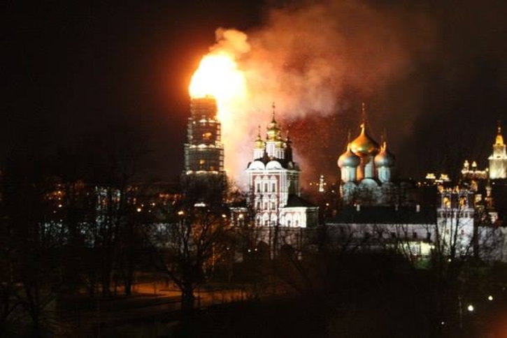 В Москве горит Новодевичий монастырь