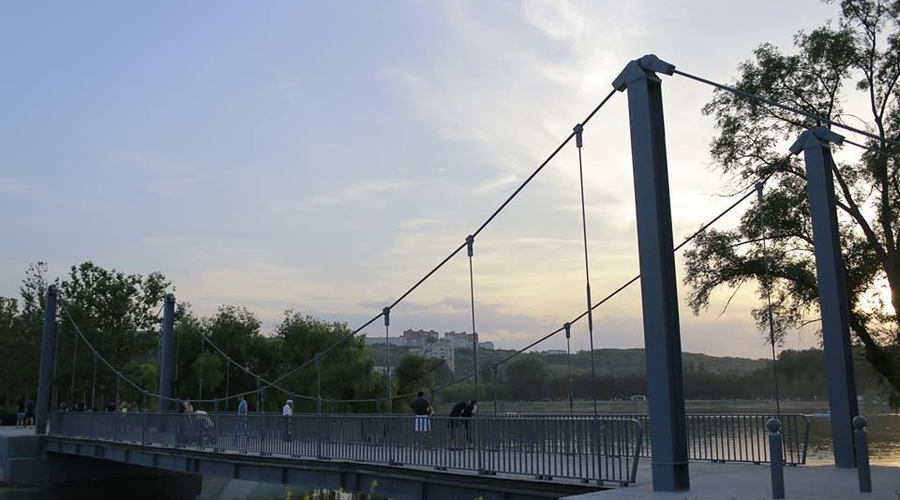 Мост в парке «Ла Извор» введен в эксплуатацию