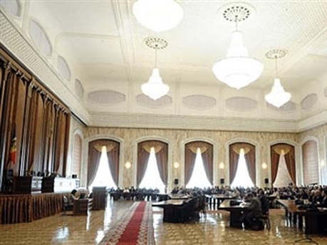 ПКРМ лидирует в новом парламенте по количеству юристов, экономистов и докторов наук