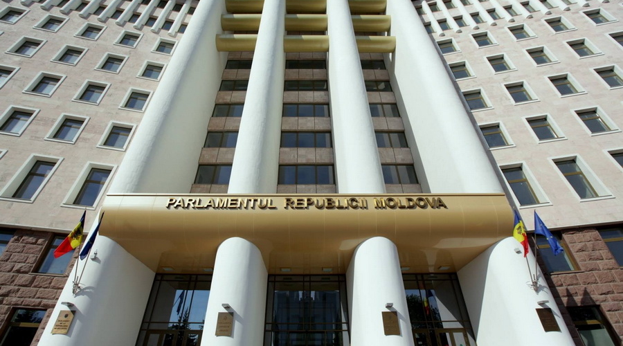 Парламент обсудит сегодня вотум недоверия правительству Филипа