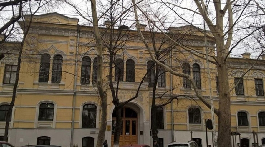 Церковь, библиотека и председатель парламента