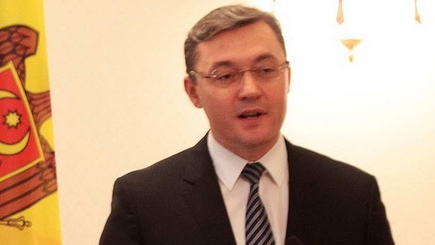Корман сократил депутатам каникулы