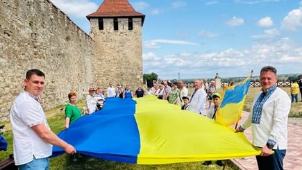Национальный праздник - День Конституции Украины.
