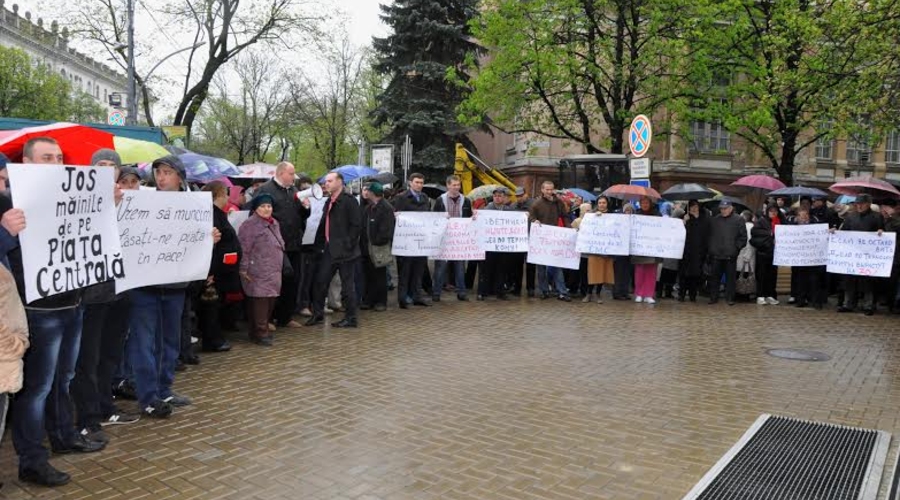 Социалисты провели акцию протеста против нарушений в отношении Termocom и Центрального рынка