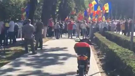 В центре Кишинева проходит митинг протеста