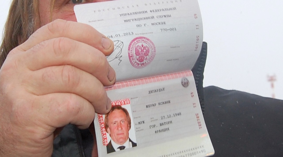 В РФ вступает в силу закон о сокрытии второго гражданства
