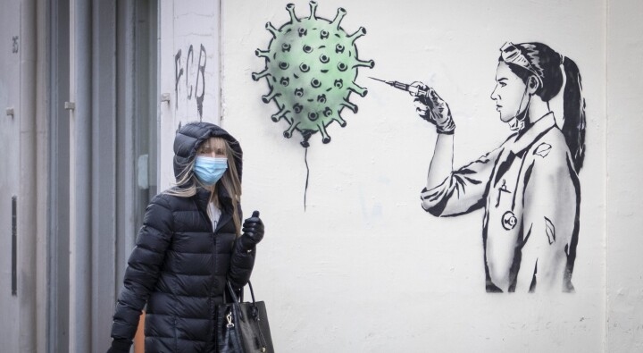 Корона британской империи и пиар во время чумы. Почему невежество страшнее Covid-19