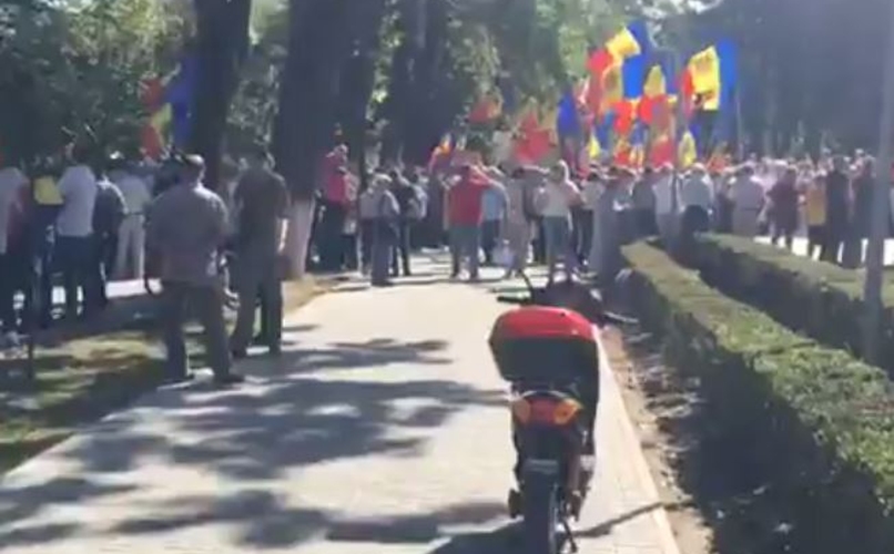 В центре Кишинева проходит митинг протеста