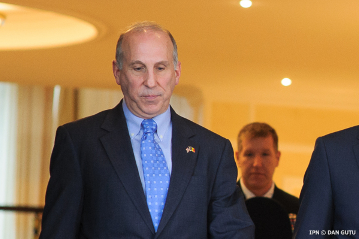 Джеймс Петтит: Надеюсь на наличие политической воли расследовать кражу миллиарда