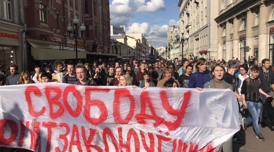 Это позорище неминуемо рухнет