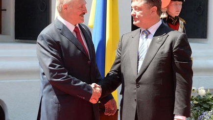 Лукашенко и Порошенко договорились о поставках белорусских нефтепродуктов на Украину