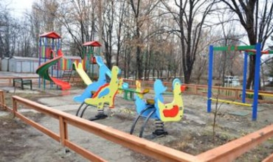 В Кишиневе устанавливают новые детские игровые площадки