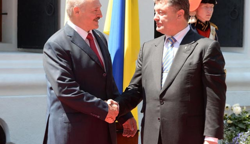Лукашенко и Порошенко договорились о поставках белорусских нефтепродуктов на Украину