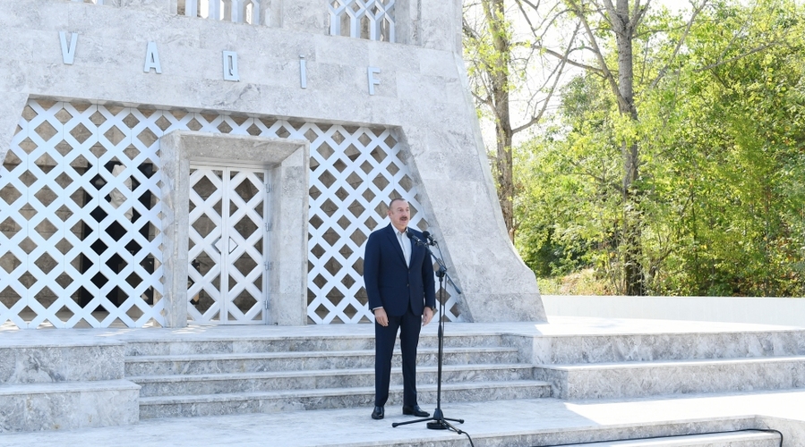 Президент Ильхам Алиев и первая леди Мехрибан Алиева приняли участие в открытии Дней поэзии Вагифа в Шуше