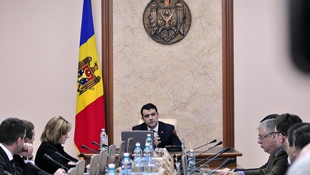 Парламент Молдовы принял отставку кабмина Габурича