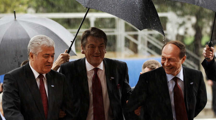 13 причин для голосования за Воронина