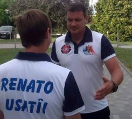 Мэра Бельц рекламируют футболисты