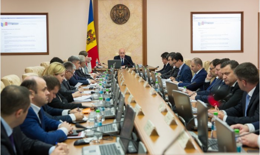 Проект госбюджета на 2016 год утвержден правительством