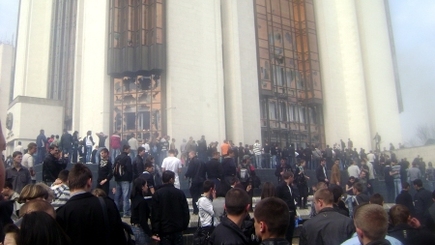 Участникам апрельских беспорядков правительство возобновляет выплату финансовых компенсаций