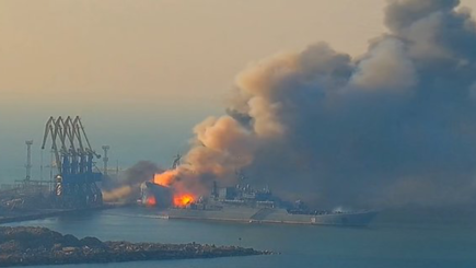 Украинские военные уничтожили большой десантный корабль «Саратов» в Бердянске