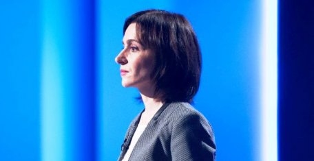 «DA» залезла в рюкзак со стразами