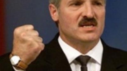 Гвозди бы делать из этих людей...