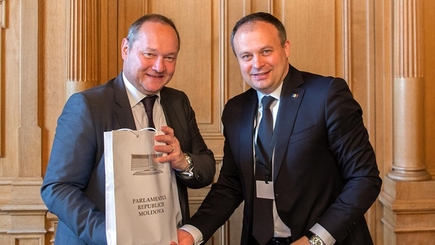 Глава парламента Молдовы побывал в Швейцарии