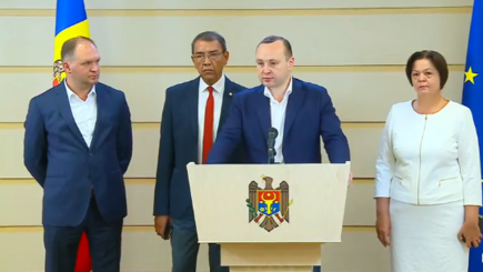 Социалисты осуждают, но поддерживают