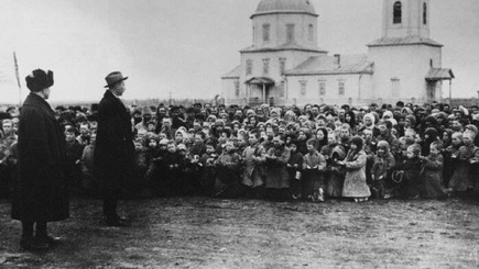 ​Стояние на коленях, как национальный спорт.