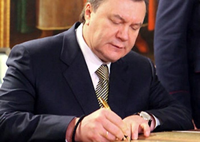 О чем пишет четвертый Президент Украины